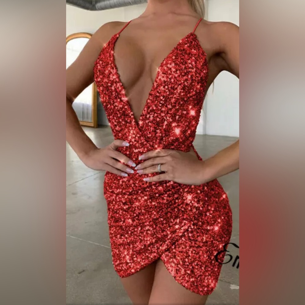 sexy little red dress!!